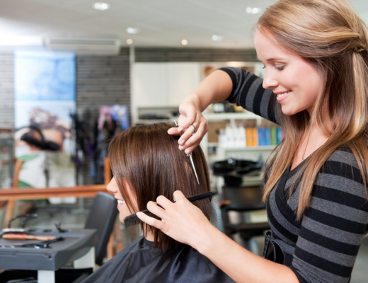 4 Benefits of Visiting a Beauty Salon