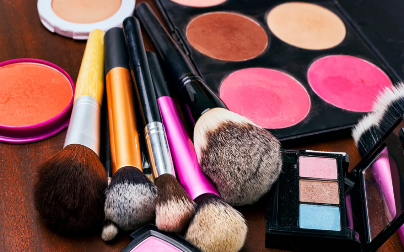 Makeup Kit Monsoon